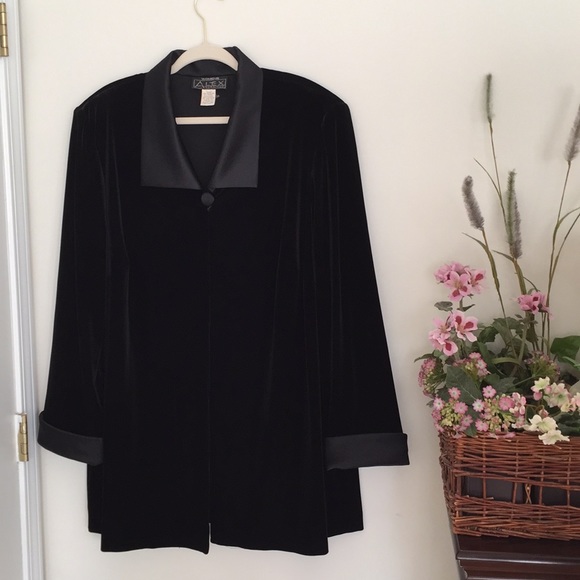women's black velvet evening jacket